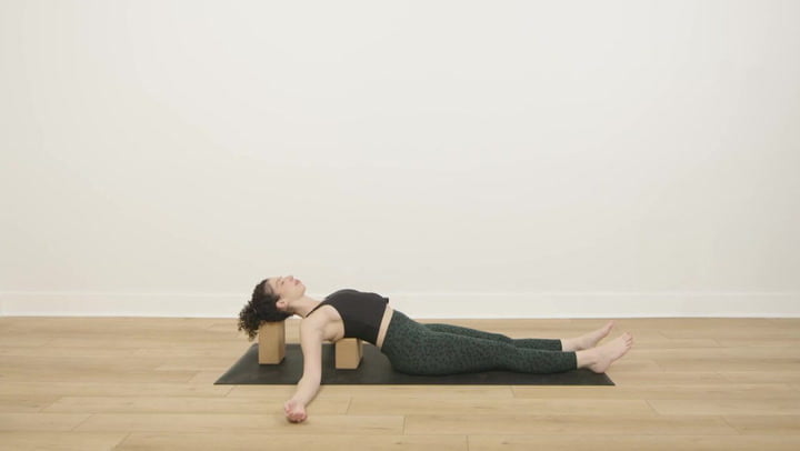 Posturas de yoga para aliviar dores nas costas rapidamente