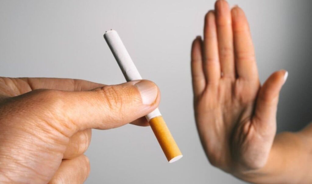 Como Parar de Fumar Naturalmente: Dicas Simples e Eficazes, Fumar é um hábito que muitas pessoas desejam deixar para trás
